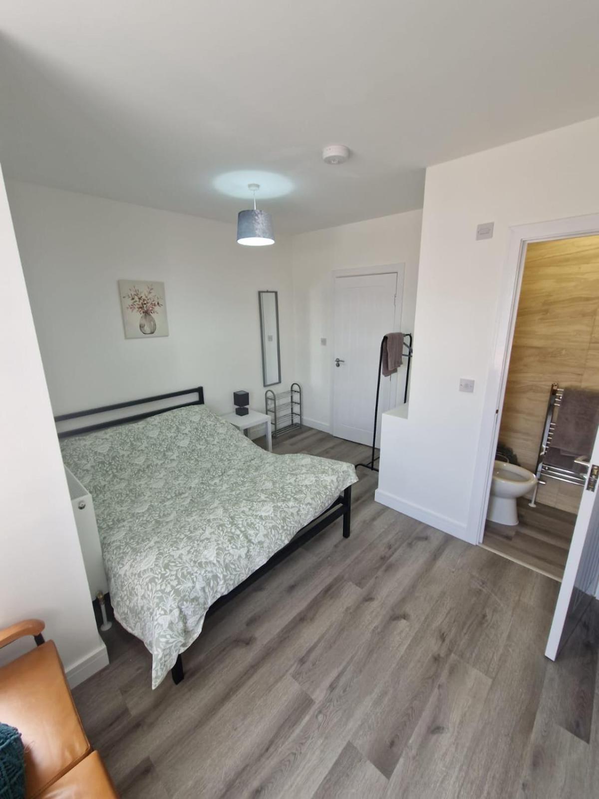 Brand New Studio Flat With Private Bathroom Northampton Exterior photo